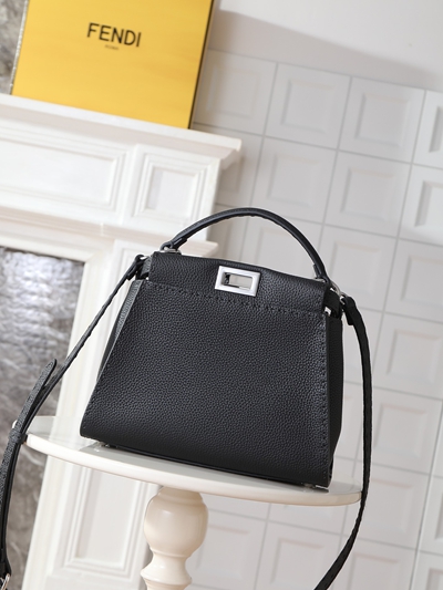 フェンディバッグ正面デザイン